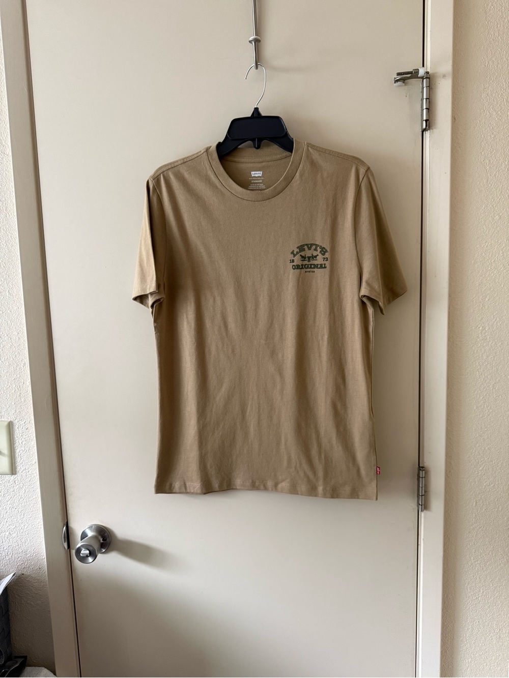 Levis, round-neck t-shirt, light brown color, 100% cotton, standard size S
